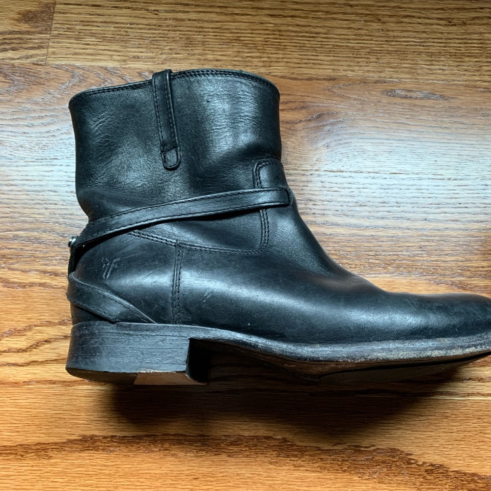 Frye women’s ankle boot size 9